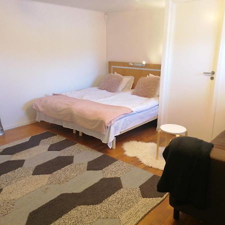 Ett Rums Laegenhet Med Egen Ingang, Parkering Örebro Zewnętrze zdjęcie
