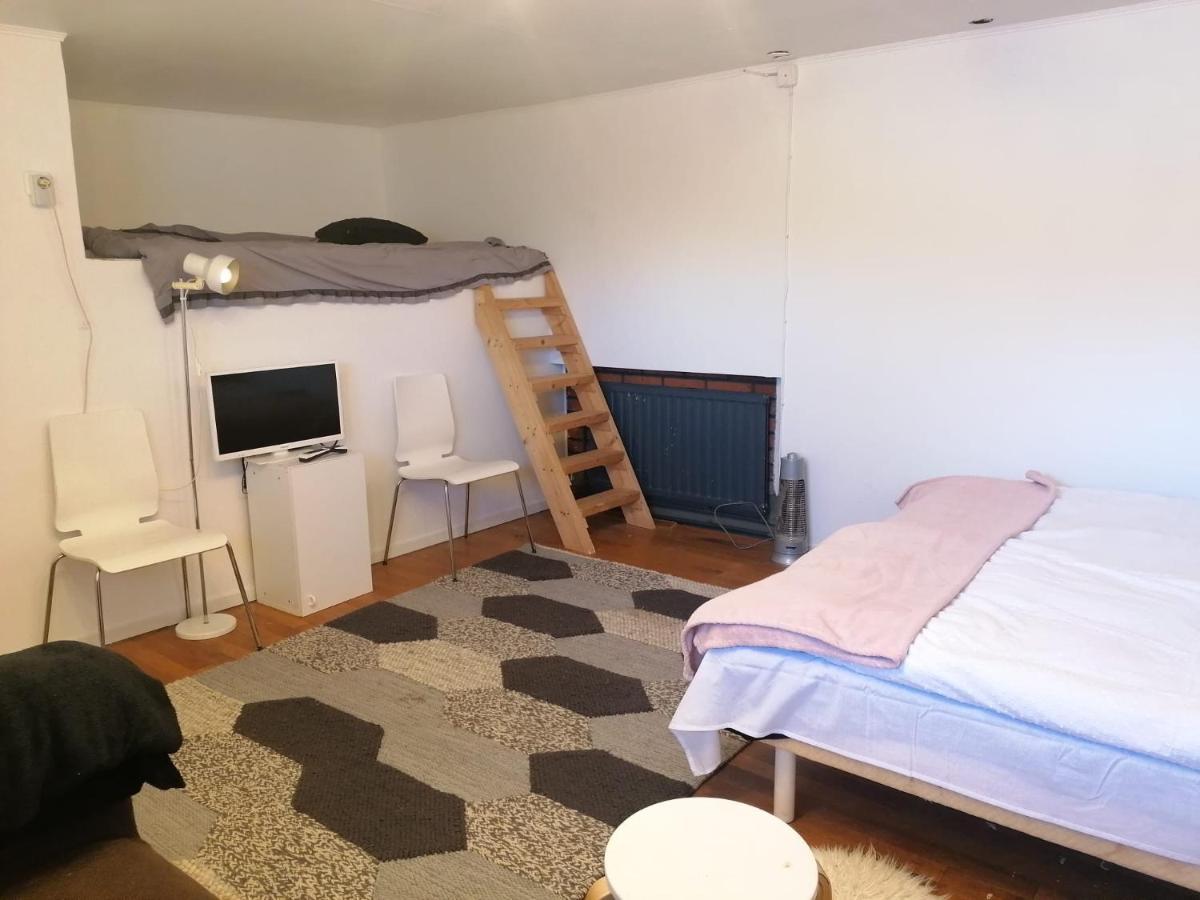Ett Rums Laegenhet Med Egen Ingang, Parkering Örebro Zewnętrze zdjęcie